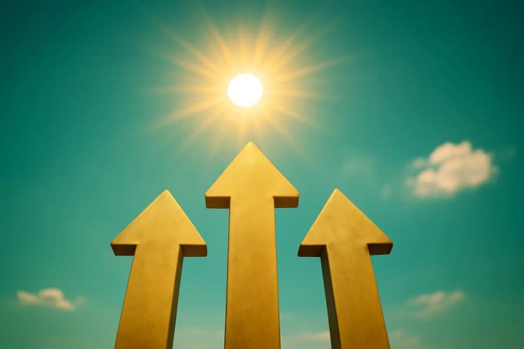 Principais caminhos para aparecer no Google: setas apontando para cima em direção a um sol brilhante.